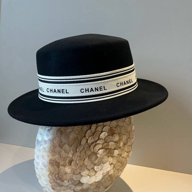 Black Chanel autumn and winter new wool hat, flat top hat, 100% wool% fabric, he