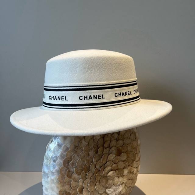 White Chanel Autumn and Winter new wool hat, flat top hat, 100% wool% fabric, h