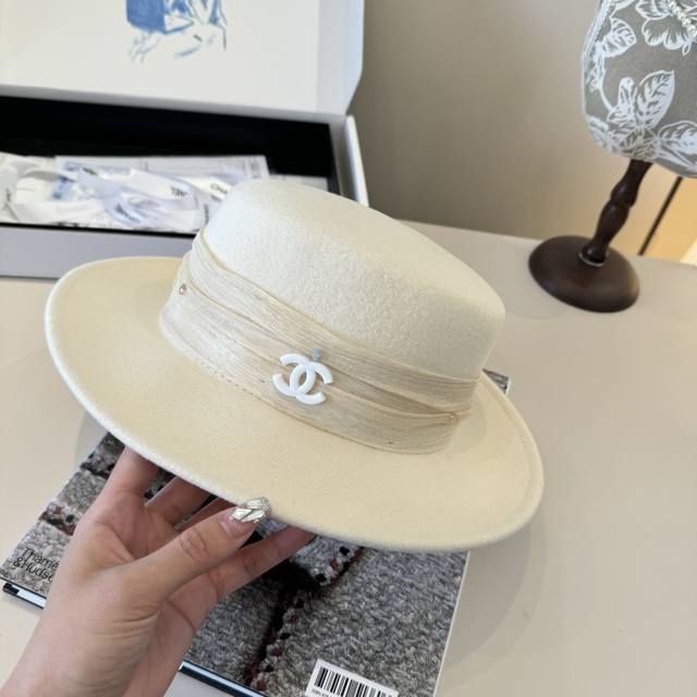 White Chanel's new autumn and winter wool flat top, imported linen 100% wool fa