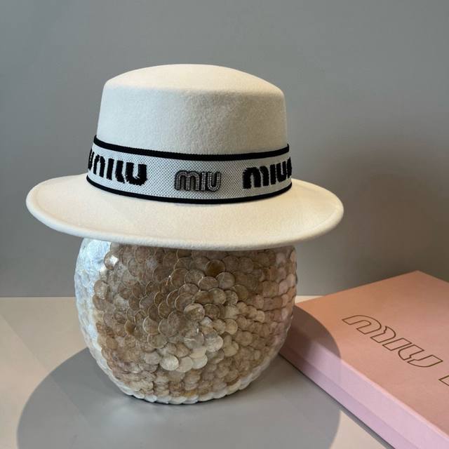 White Miumiu Miu Miu new autumn and winter wool hat, flat top hat, 100% wool% f