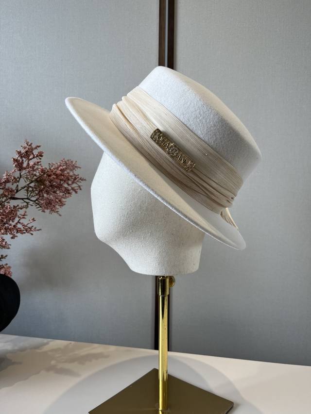 White Chanel new wool hat, flat top hat, 100% wool fabric%, head circumference 5