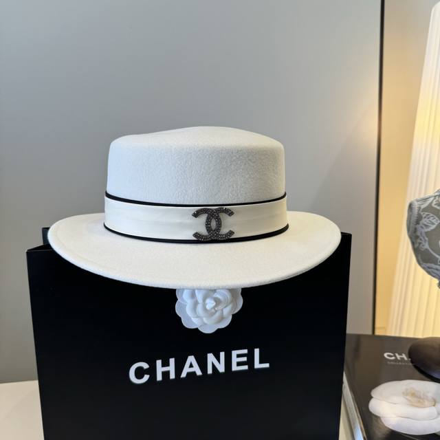 White Chanel new wool hat, flat top hat, 100% wool fabric%, head circumference 5