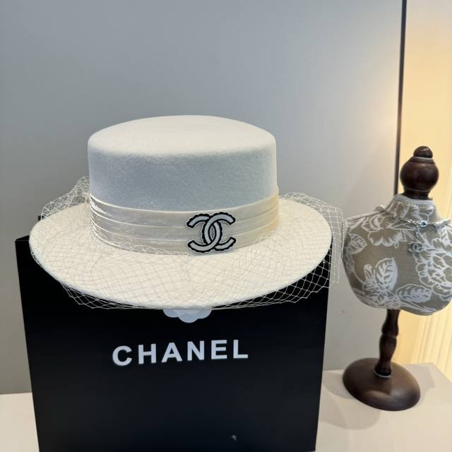 White Chanel wool flat top, mesh hat, 100% wool fabric% head circumference 57Cm