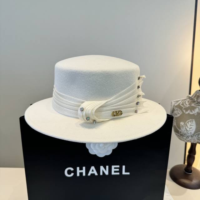 White Valentino new classic lady style flat top hat, head circumference 57cm