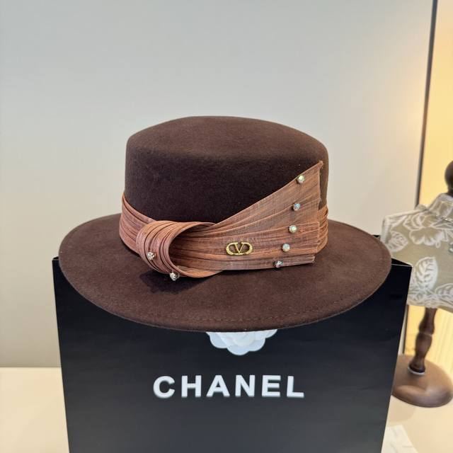 Valentino's new classic lady-style flat-top hat, head circumference 57cm