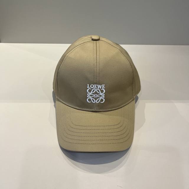 Loewe's new original design, superb texture, standard external lines, fine workm