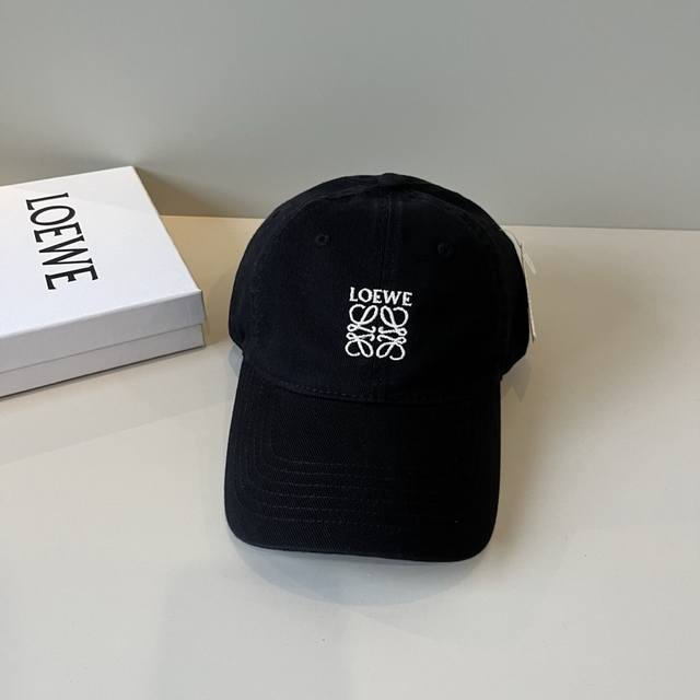 Loewe's new original design, superb texture, standard external lines, fine workm