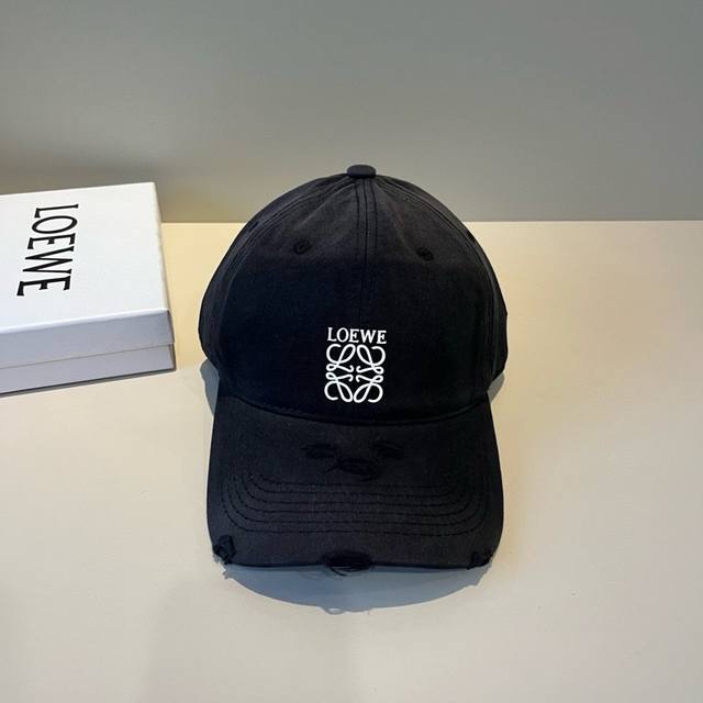 Loewe's new original design, superb texture, standard external lines, fine workm