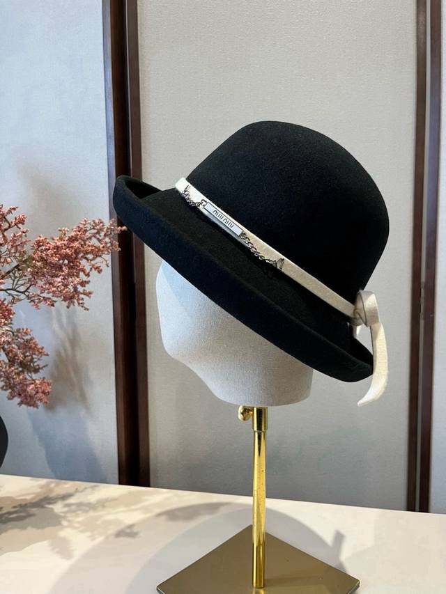 Dior's new autumn and winter wool bucket hat, 100% wool fabric%, head circumfere