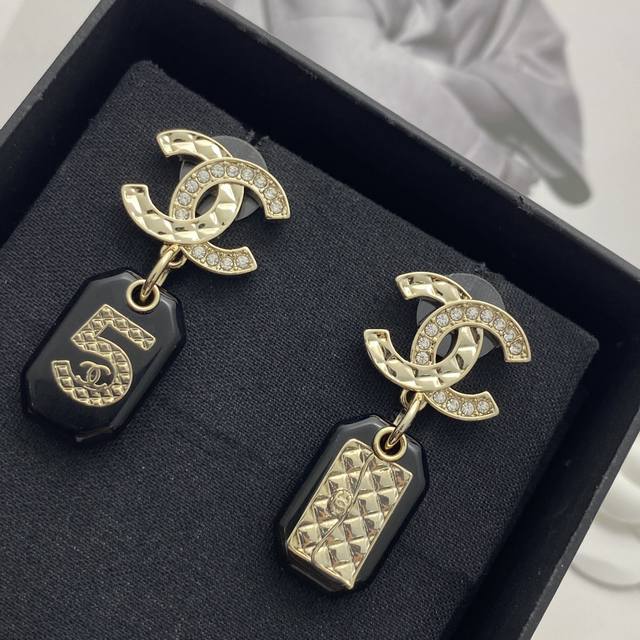 Chanel earrings are hot-selling and are on sale now! Zp Chan 23 black resin 5-sh