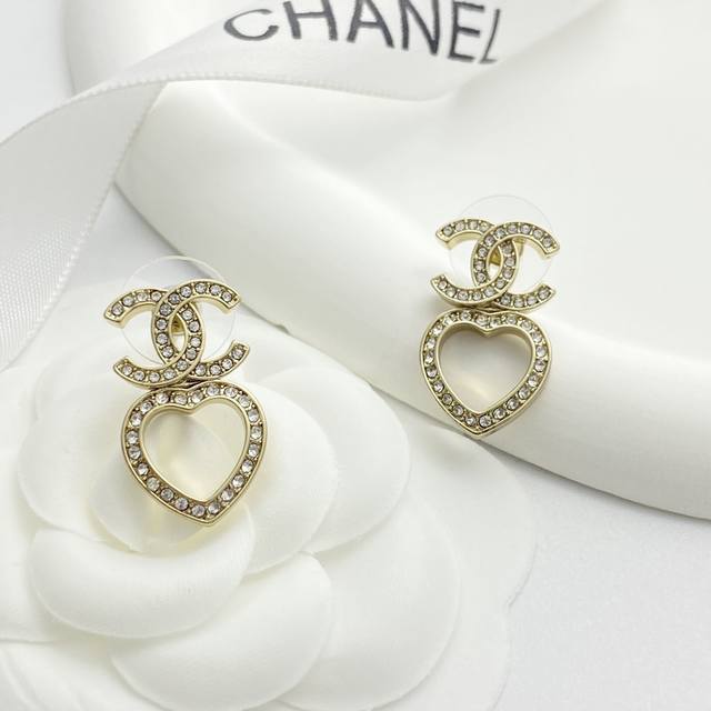 Chanel earrings hot-selling new models Zp Chan 23 full diamond hollow heart dou