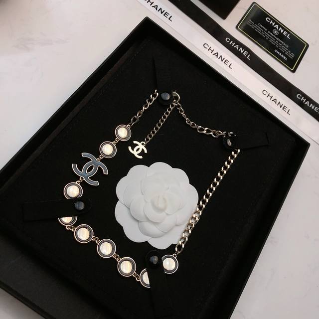 Chanel necklace is hot. Chanel's new hot-selling model is the highest version on