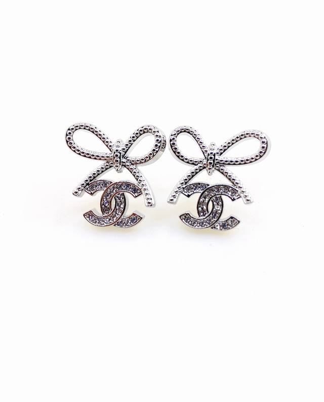 Ch*Nel latest platinum bow Cc earrings consistent Zp brass material