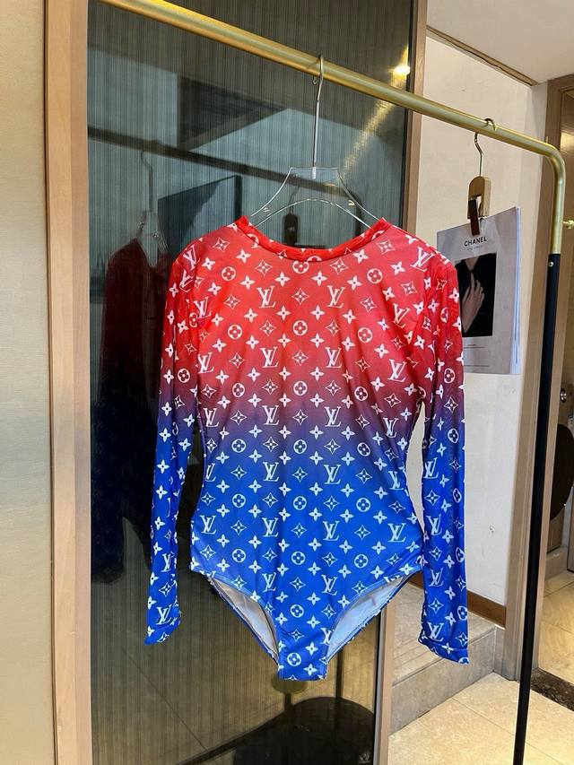 Lv gradient long-sleeved one-piece sun protection swimsuit, slim waist and long