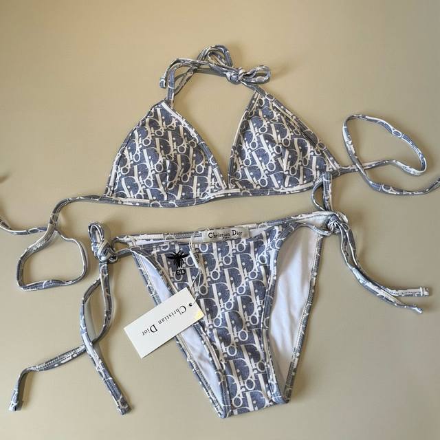 Three-piece set. Dior's new bikini swimsuit is suitable for a variety of occasi