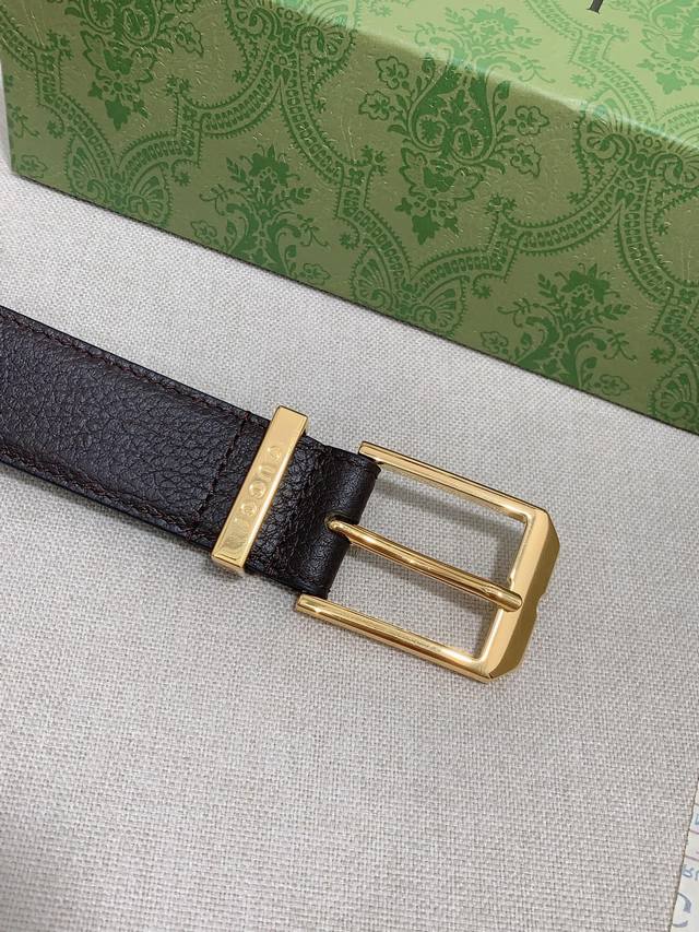 A variety of essential accessories make a stunning appearance in the Gucci Pre-F