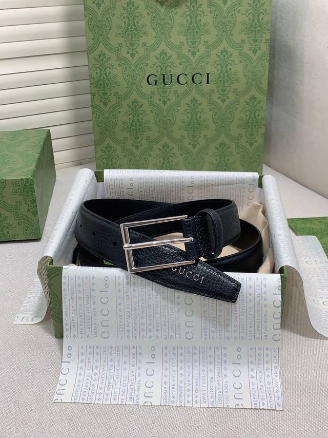 Gg Marmont belt in black leather Silver-tone hardware Double G Width: 3.0 cm.