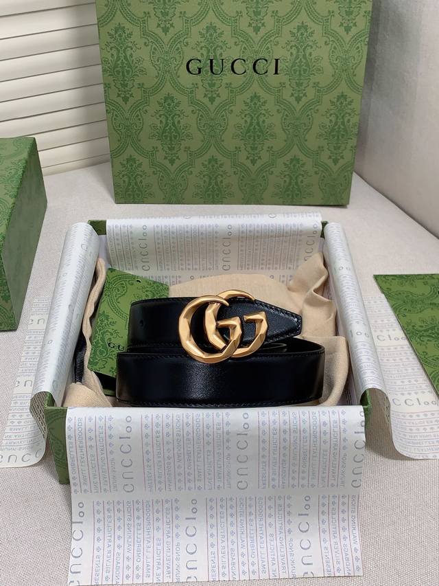 Gg Marmont narrow belt in black leather Gold-tone hardware Double G Width: 3.0 c