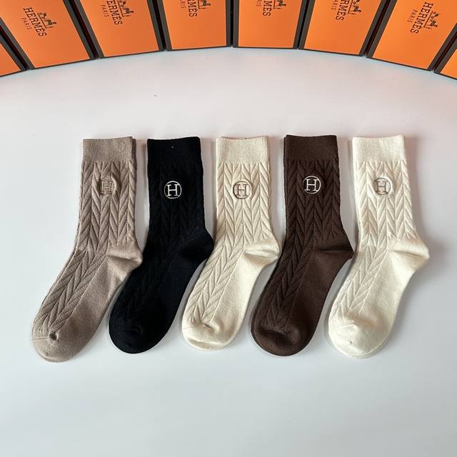 Special counter packaging Hermes new cashmere embroidered mid-length stockings s