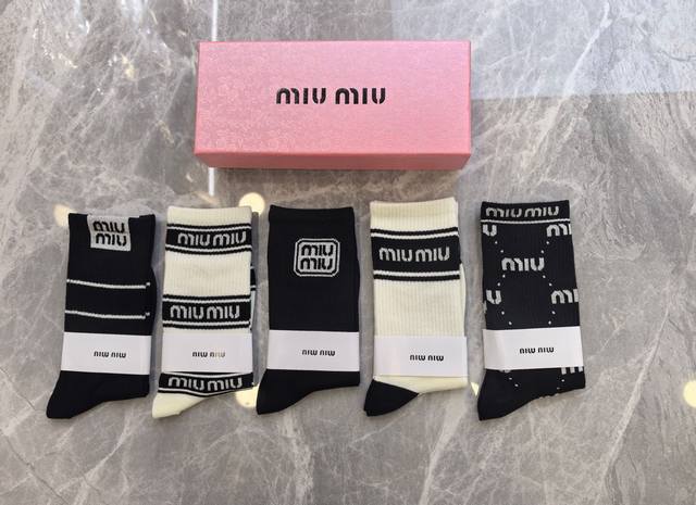 Special counter packaging Miumiu Miu Miu new mid-length stacked socks! Five pair