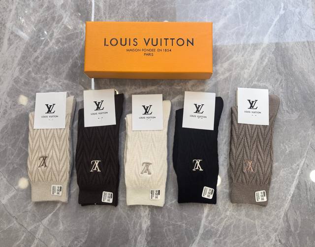 Special packaging Lv Louis Vuitton's new cashmere mid-length stacked socks! Five