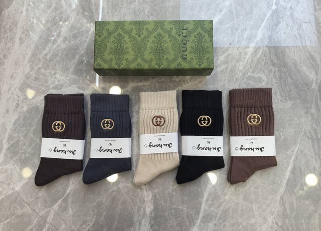 Special packaging Gucci's new cashmere mid-length stacked socks! Five pairs per