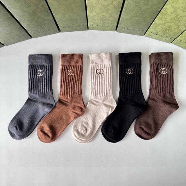 Special packaging Gucci's new cashmere mid-length stacked socks! Five pairs per