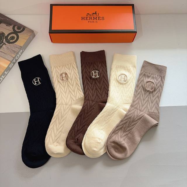 comes with packaging, 5 pairs per box Hermes high-end embroidered cashmere stoc