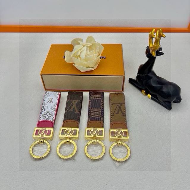 Original image and packaging. A one-to-one replica of the Louis Vuitton keychai