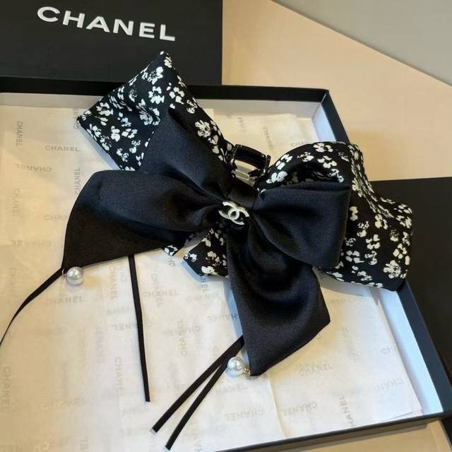 Chanel hairpin