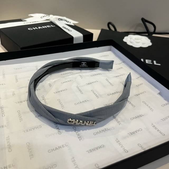 Chanel headband