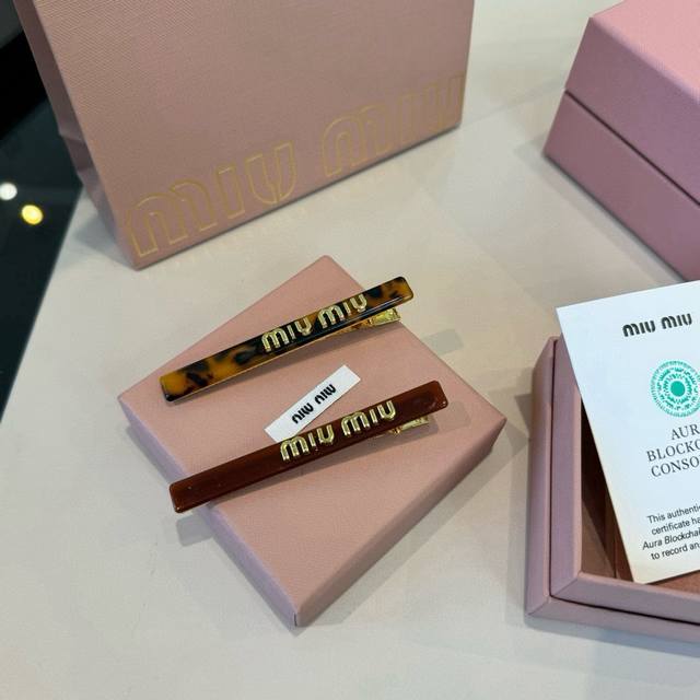 Single Miu Miu hairpin