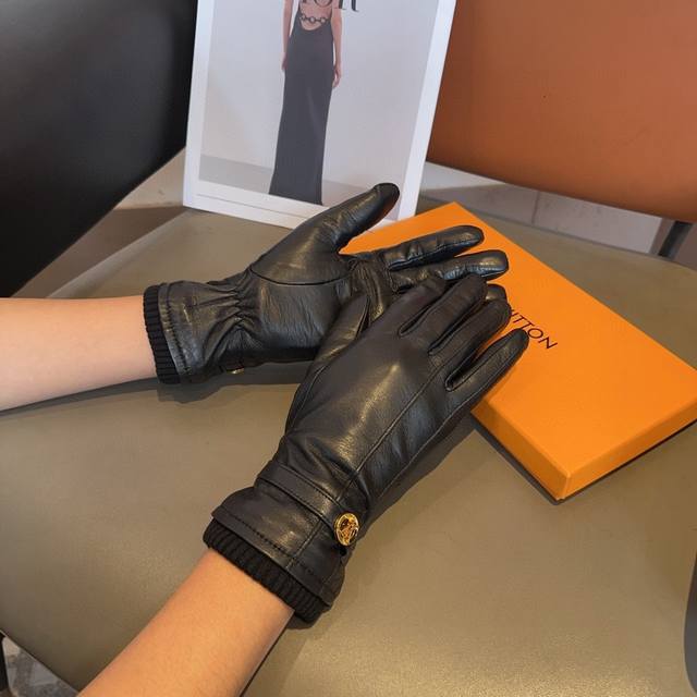 Lv sheepskin gloves, fashionable gloves, warm and velvet lining in autumn and wi