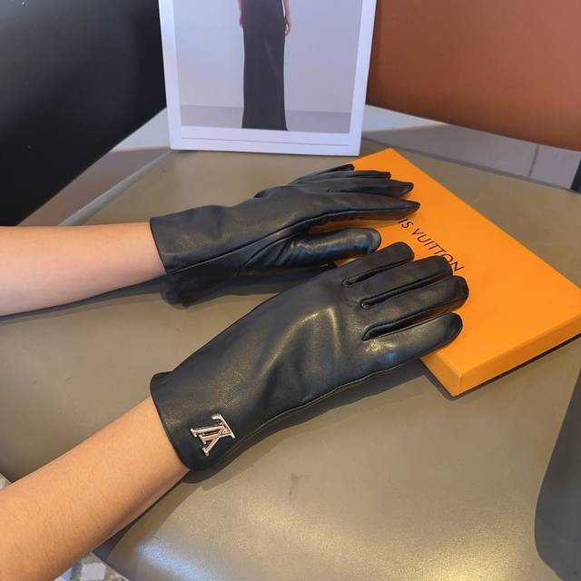 Lv gloves, fashionable gloves, warm and velvet lining for autumn and winter, cla