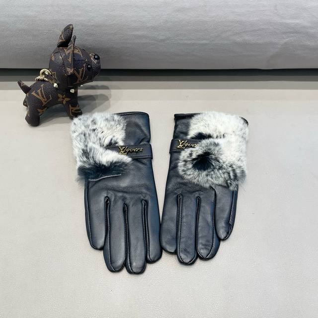 Louis Vuitton LV autumn and winter lazy rabbit fur sheepskin gloves for mobile