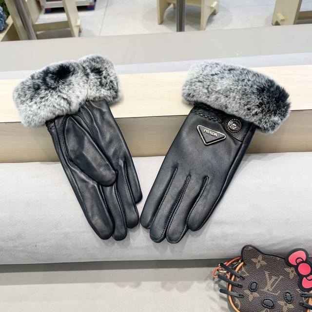 prada Prada autumn and winter lazy rabbit fur gloves are worth comparing the sam