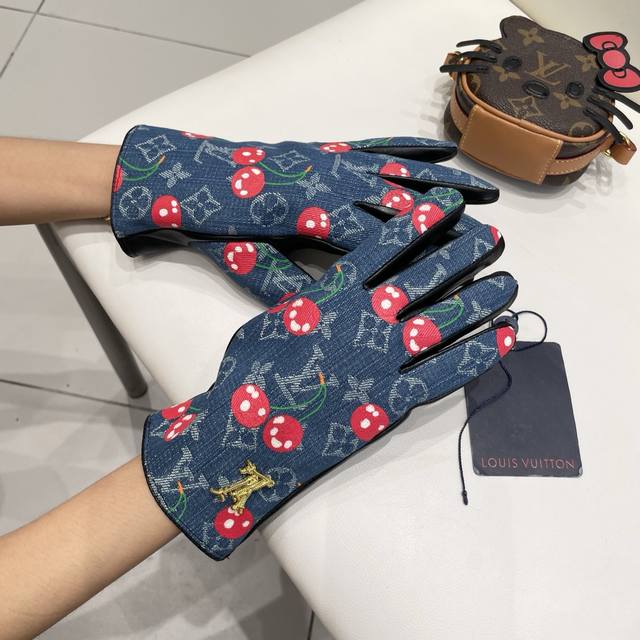 2025Lv new cherry denim with sheepskin gloves, fashionable gloves, new autumn an