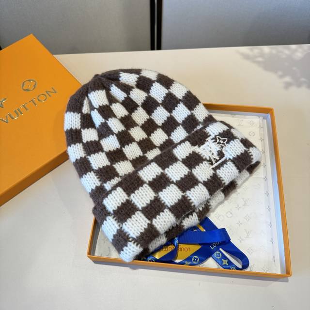 Lv Louis Vuitton checkerboard knitted beanie, unisex style