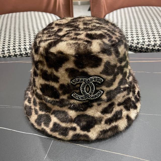 Chanel Chanel autumn and winter new furry leopard bucket hat fisherman hat Korea