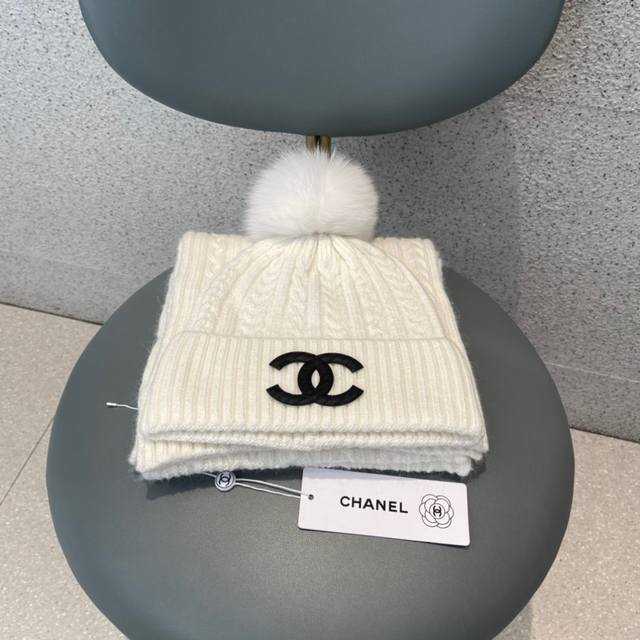 Chanel wool hat set - classic hat with fox fur ball! Hat and scarf! Warm and sup