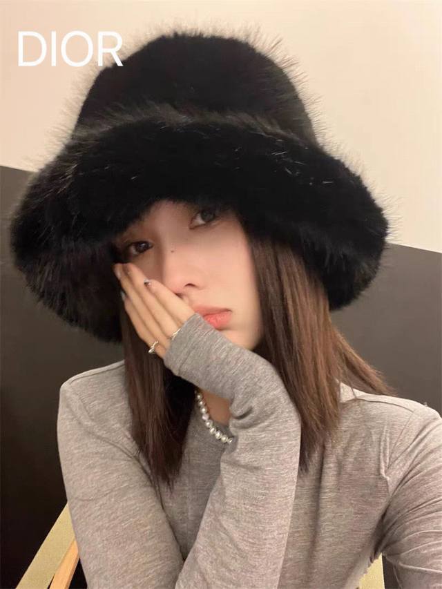 Dior Dior plush fisherman hat women's autumn and winter new imitation fur face