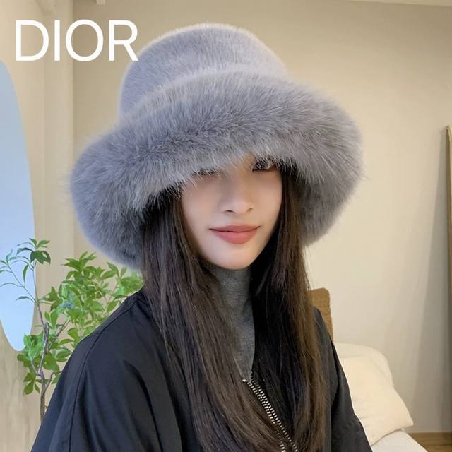 Dior Dior plush fisherman hat women's autumn and winter new imitation fur face