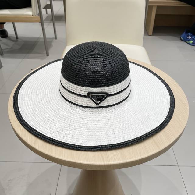 prada Prada 2025 new wide-brimmed straw hat, a travel essential, super easy to m