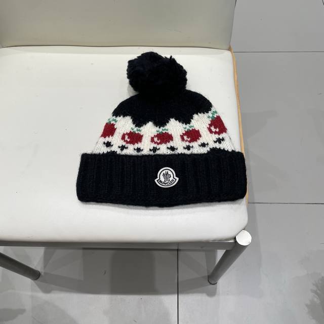 Moncler knitted wool hat
