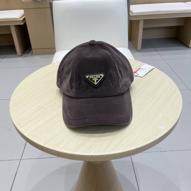 Prada triangle logo baseball capThe design is very strong and refreshingThe head