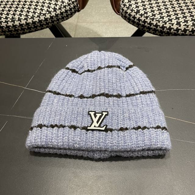 Lv Louis Vuitton hat makes the face look smaller and is suitable for square face