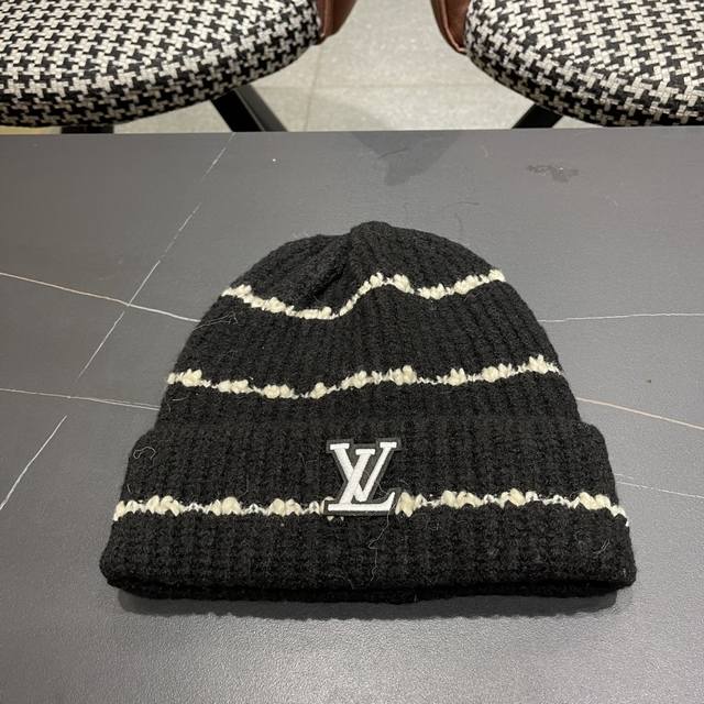 Lv Louis Vuitton hat makes the face look smaller and is suitable for square face