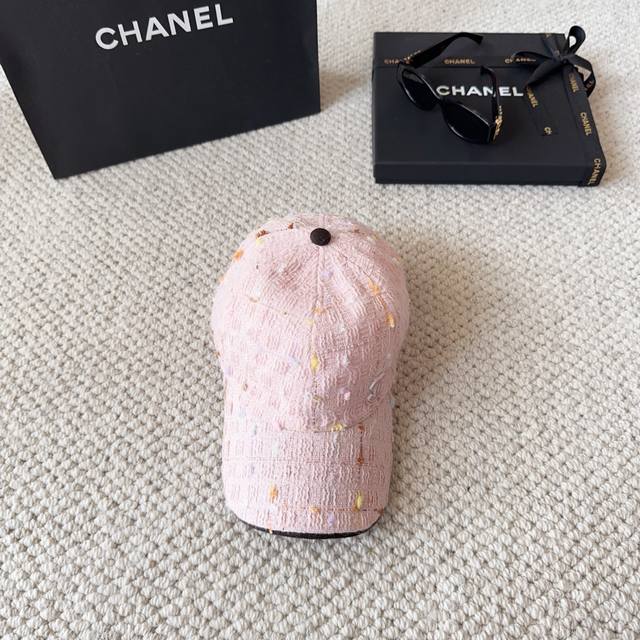 Chanel's new autumn and winter classic casual fashion is now on the shelves. Si