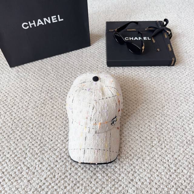 Chanel's new autumn and winter classic casual fashion models are now on sale. S