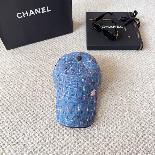 Chanel's new autumn and winter classic casual fashion is now on the shelves. Si